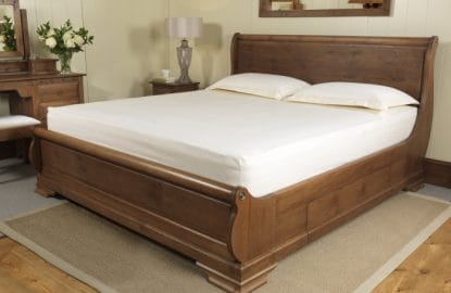 Super King-size Bed with Fitted Sheet and Pillows