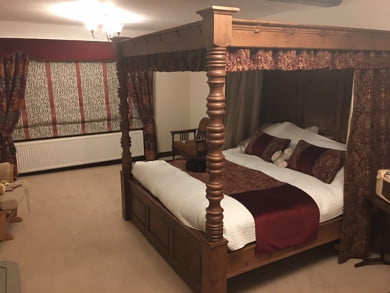 Traditional Style Four Poster Bed