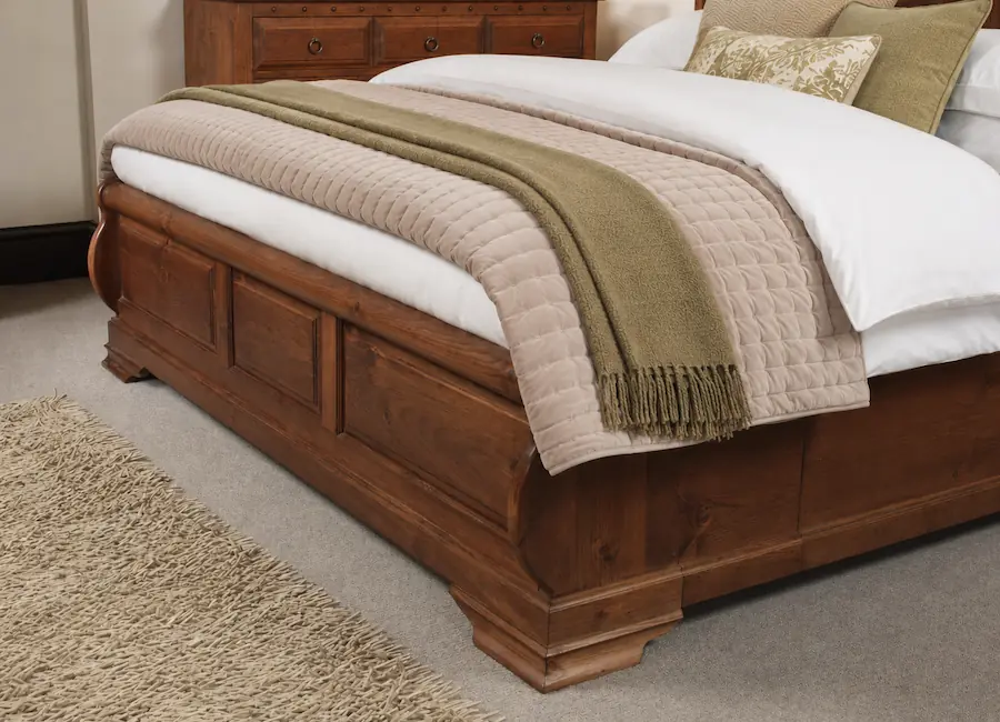 Footboard Detail on Monaco Sleigh Bed