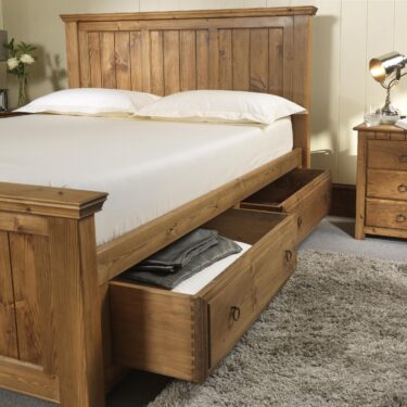 Shaker Bed with Furniture